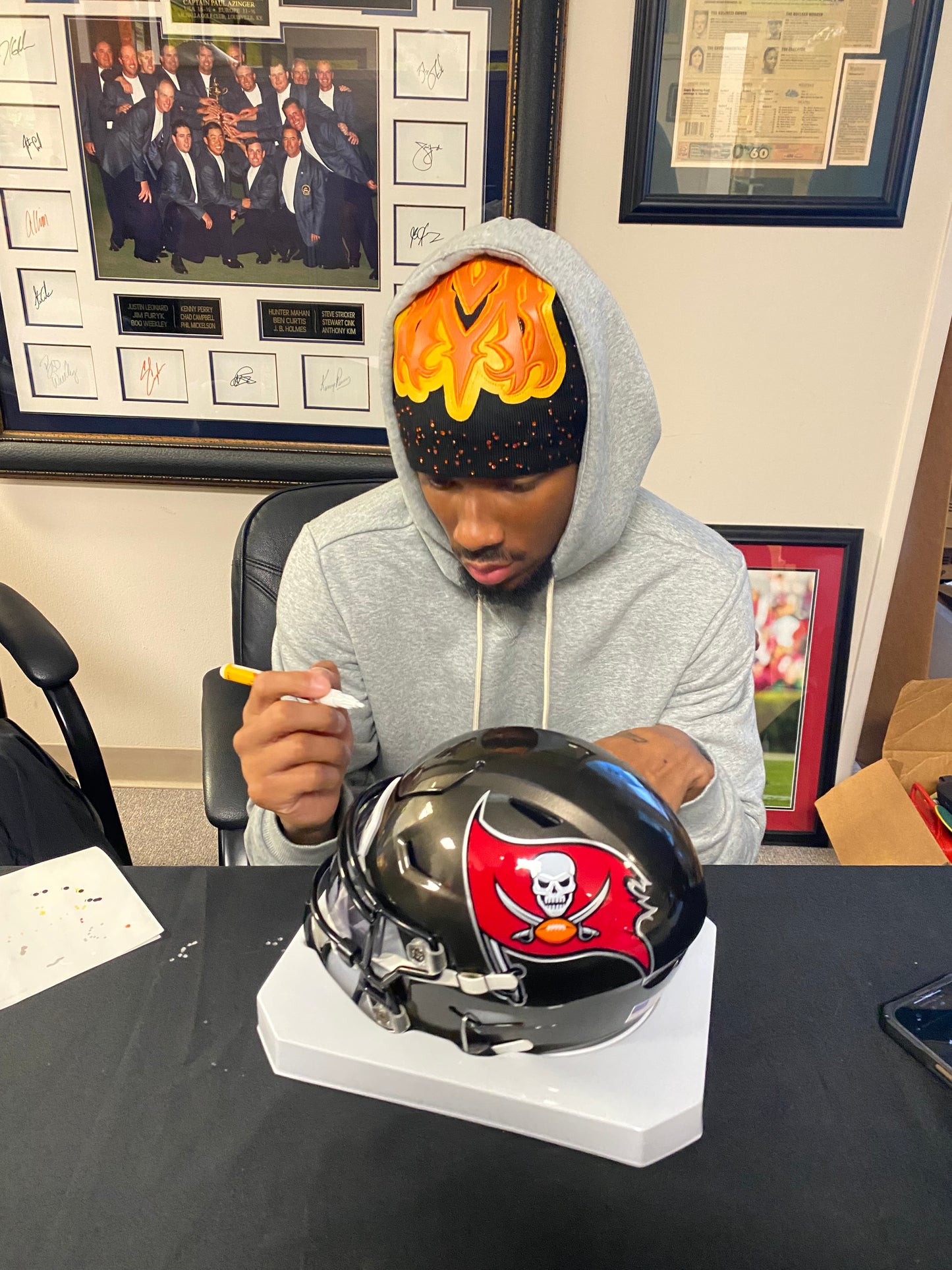Tez Johnson Signed Tampa Bay Buccaneers MIDI Mid Size SpeedFlex Helmet