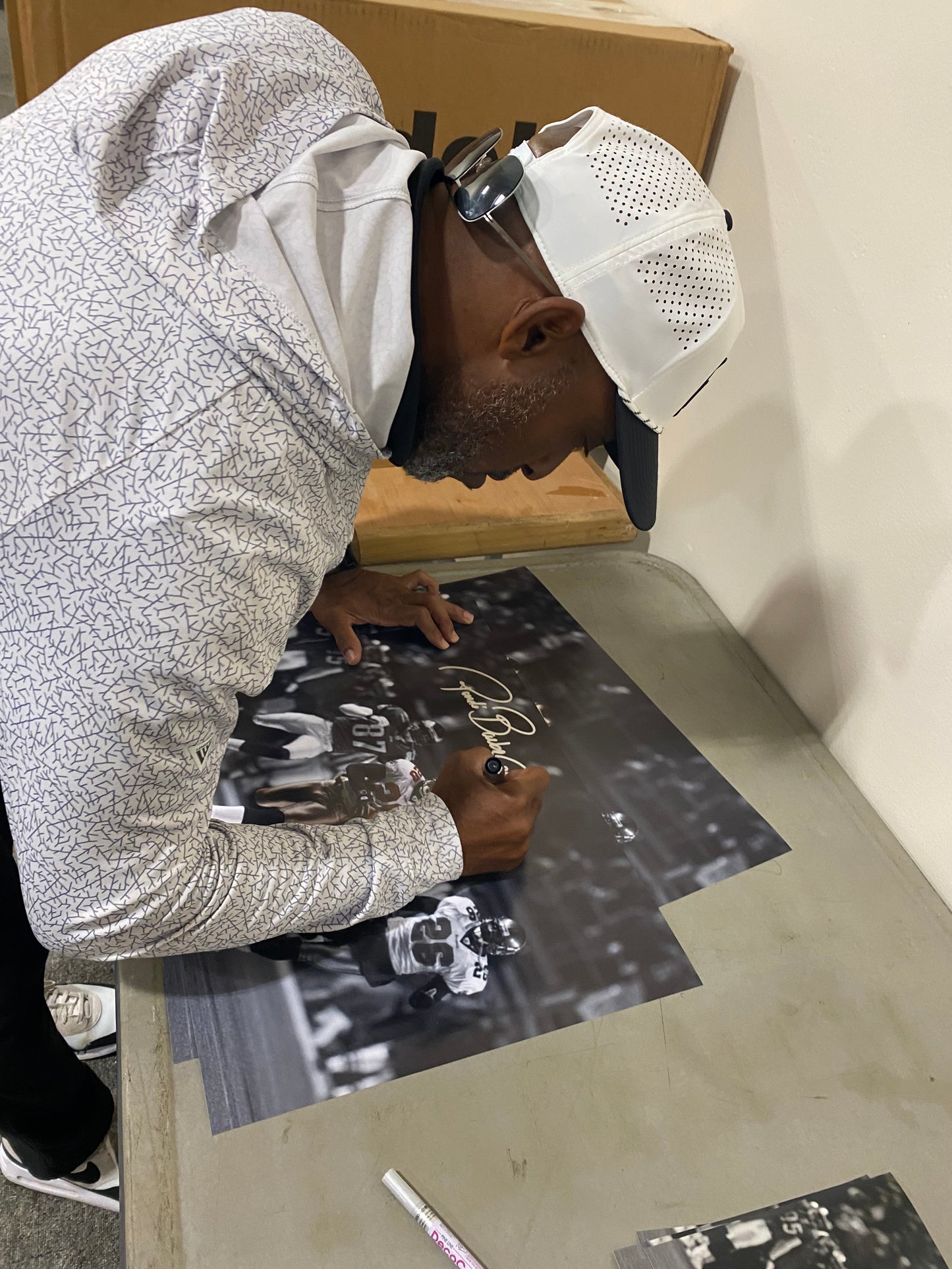 Ronde Barber Signed Tampa Bay Buccaneers 16x20 Shut Down the Vet