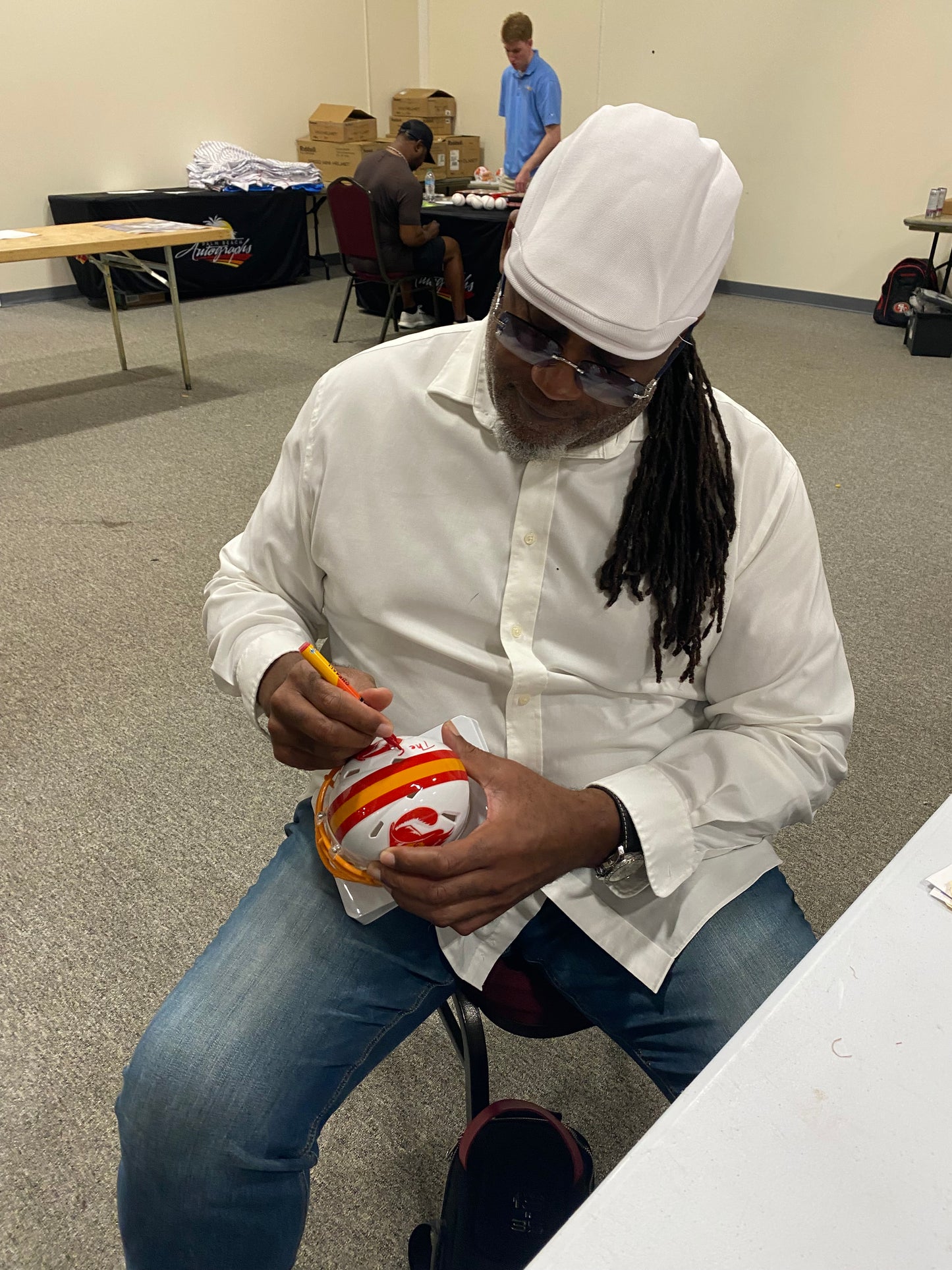 Chidi Ahanotu Signed Tampa Bay Buccaneers Throwback Mini Speed Football Helmet