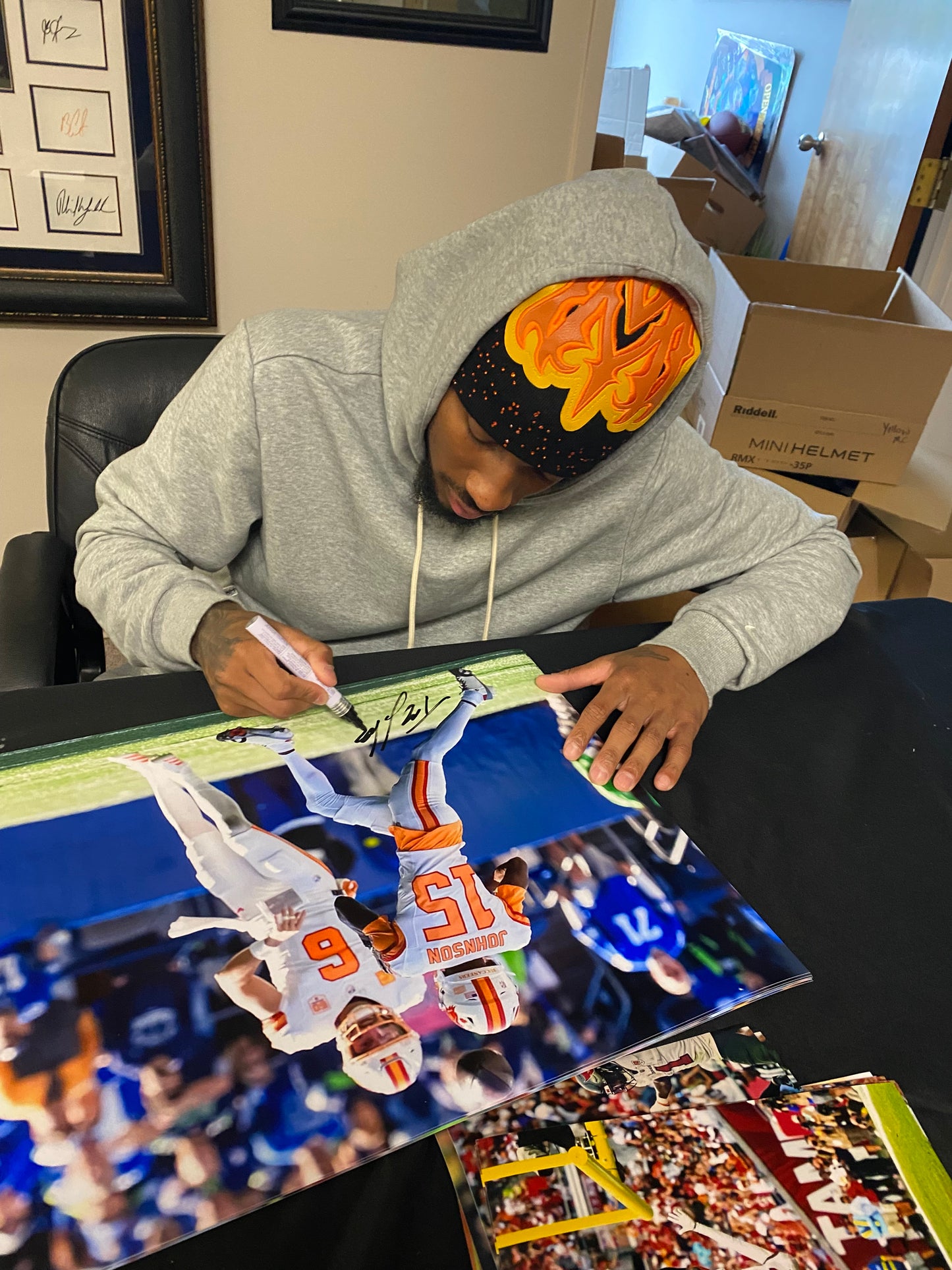 Tez Johnson Signed Tampa Bay Buccaneers 16x20 Photo